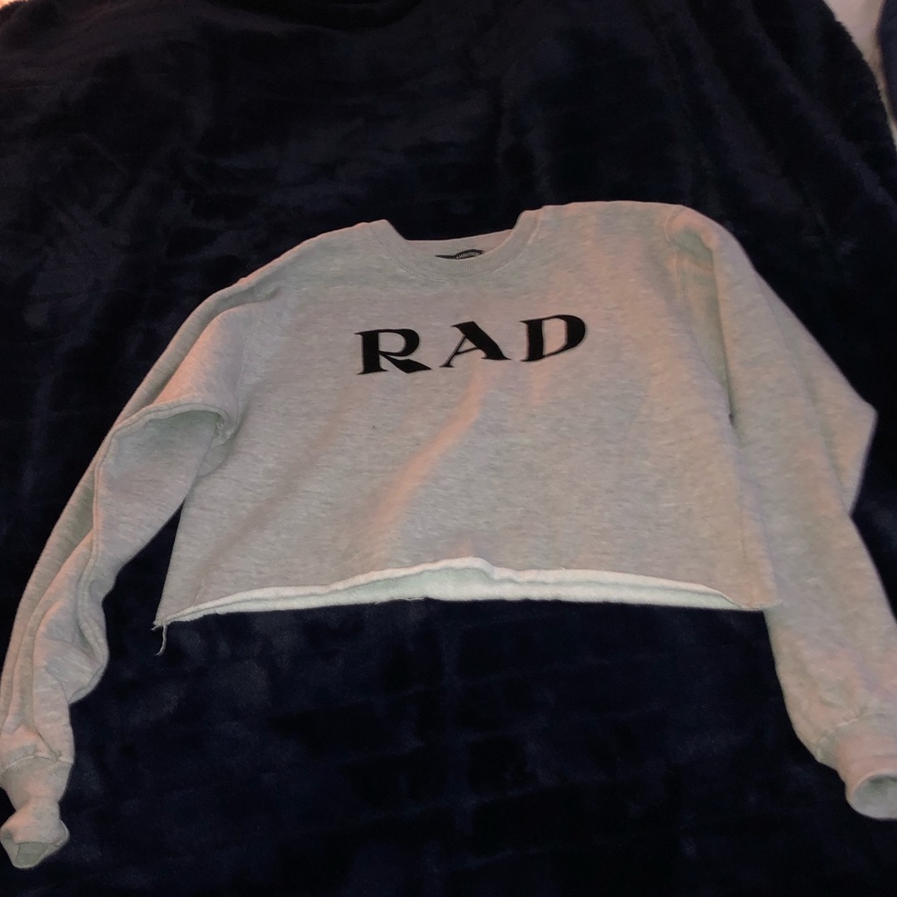 BRANDY MELVILLE CROPPED RAD SWEATER